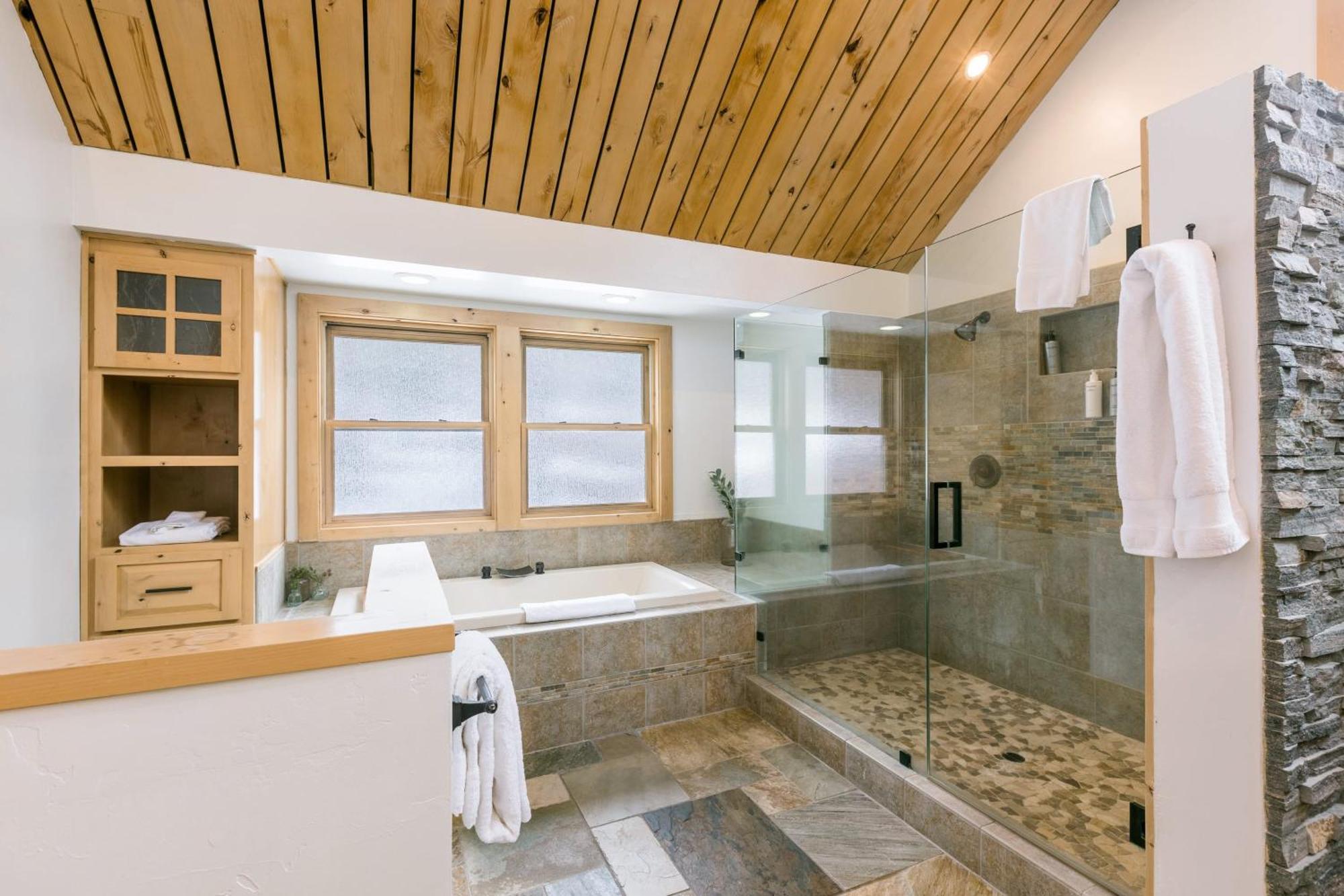 Coyote Moon By Avantstay Cabin Wsauna Mins From Dt Truckee Northstar Dış mekan fotoğraf