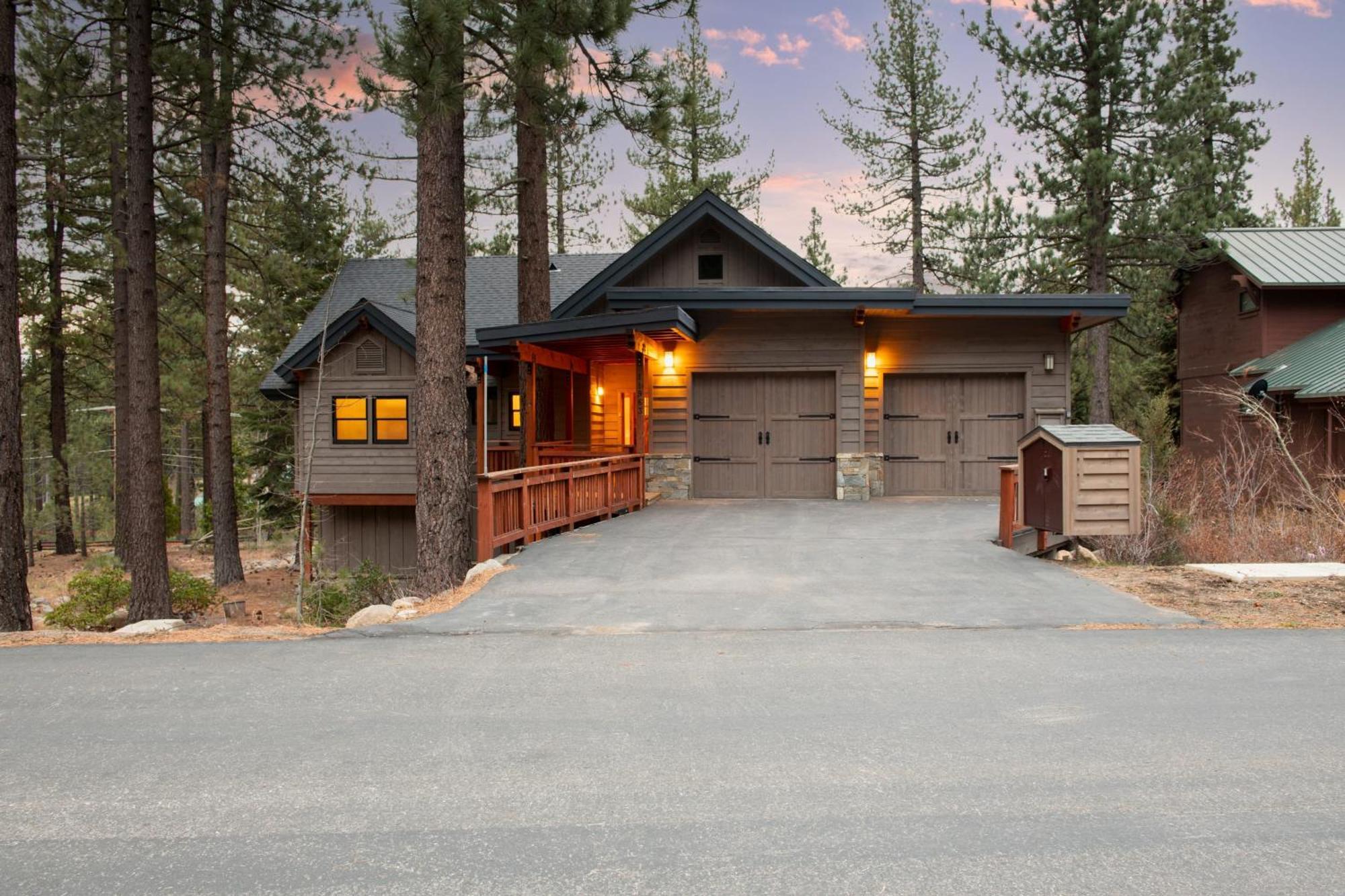 Coyote Moon By Avantstay Cabin Wsauna Mins From Dt Truckee Northstar Dış mekan fotoğraf